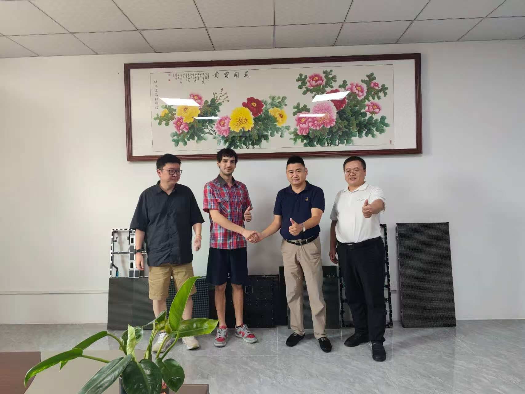 阿根廷代表团莅临 Auroptix 奥睿光电考察，共拓拉美 LED 显示市场