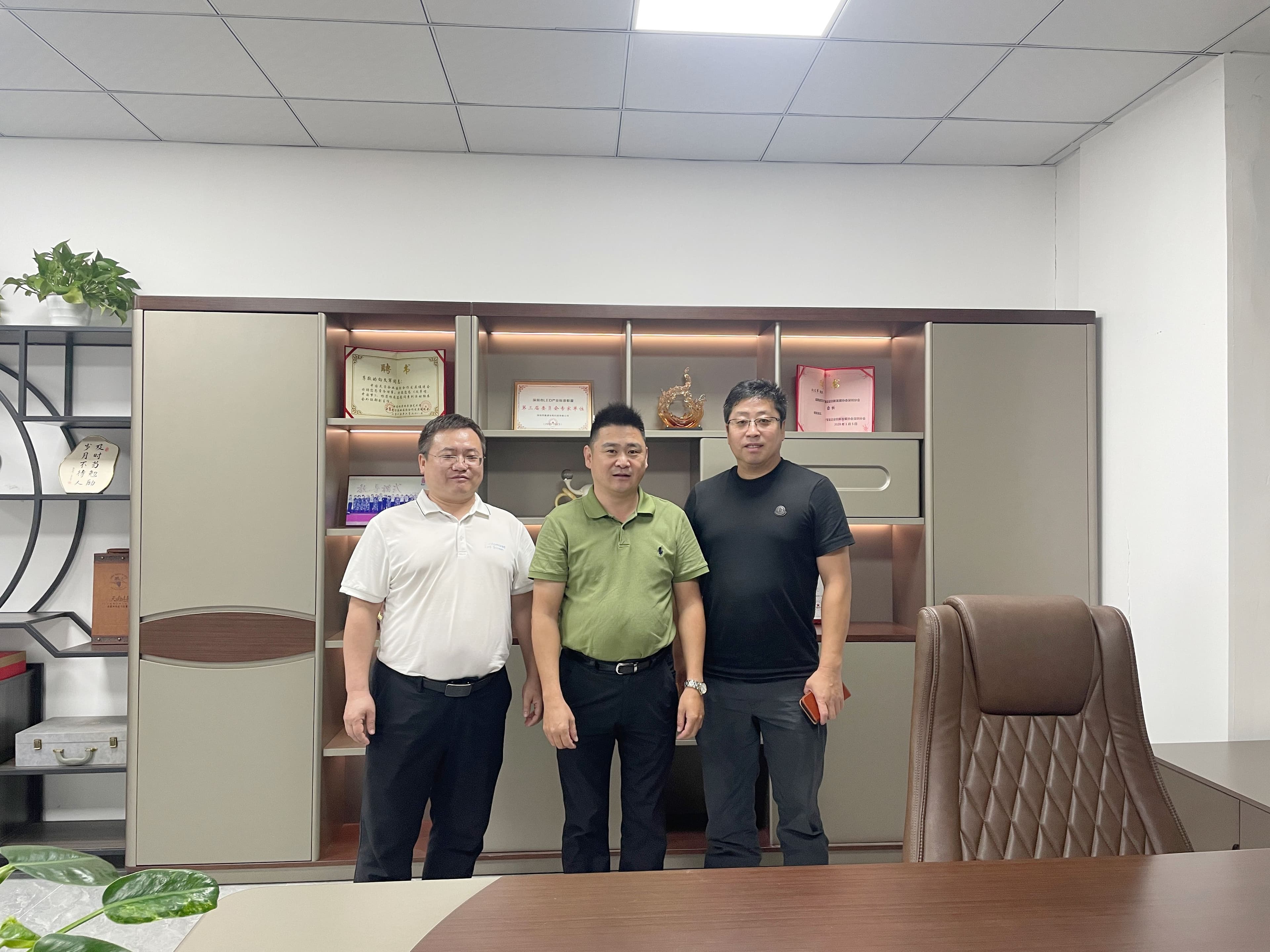 Japanese Client Visits Auroptix Factory and Signs Outdoor Corner LED Display Contract